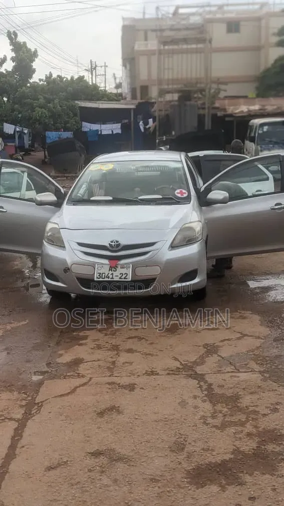 Toyota Belta 2009 Gray