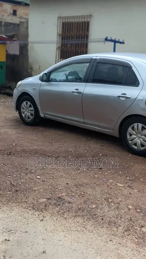 Toyota Belta 2009 Gray