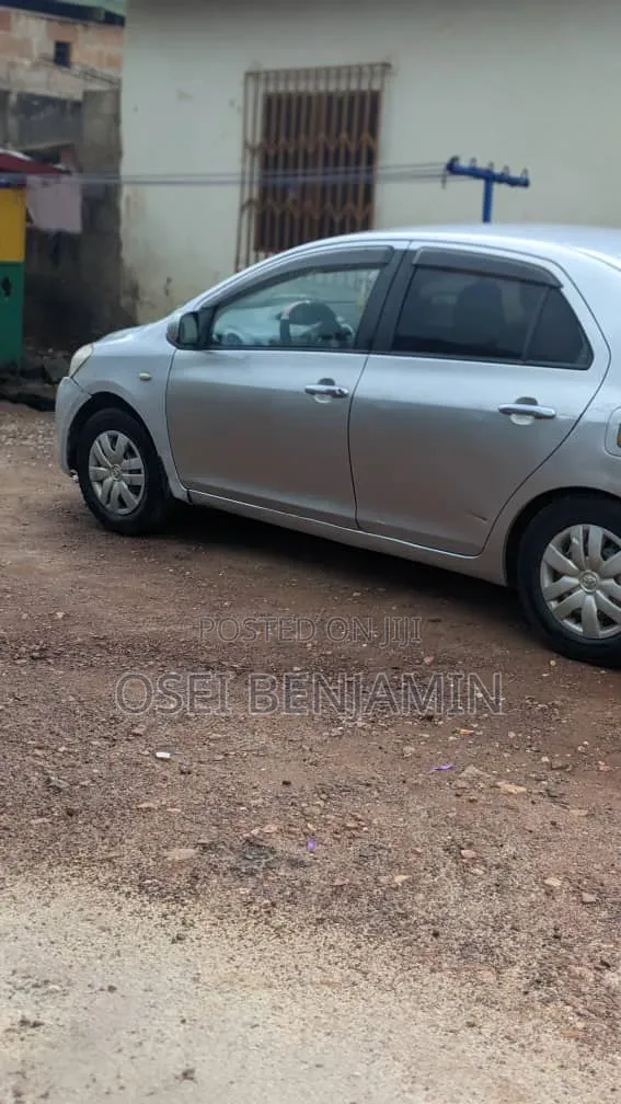 Toyota Belta 2009 Gray