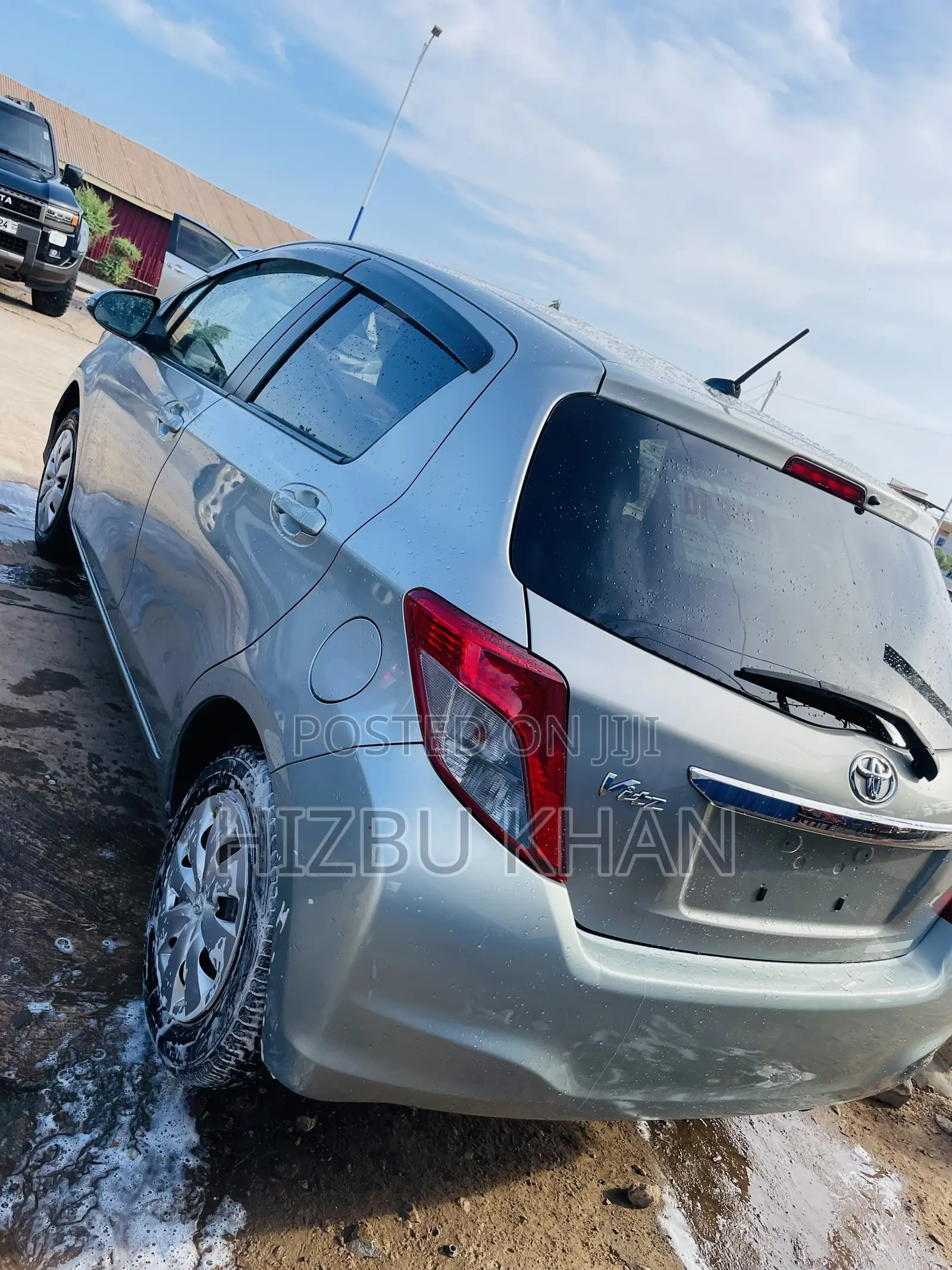Toyota Vitz 1.3 FWD 3dr 2011 Green