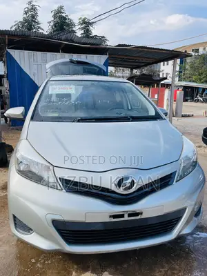 Toyota Vitz 1.3 FWD 3dr 2011 Green