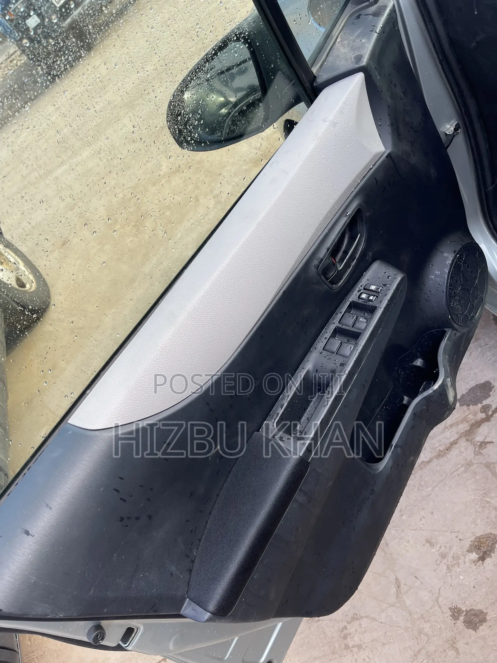 Toyota Vitz 1.3 FWD 3dr 2011 Green