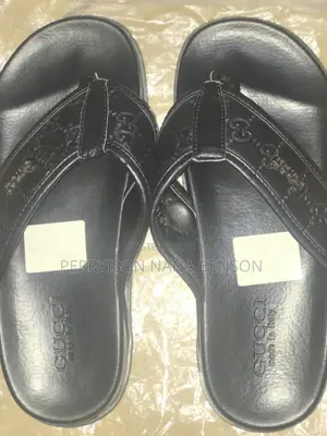 Men's Black Designer Flip Flop Slippers - Brand New