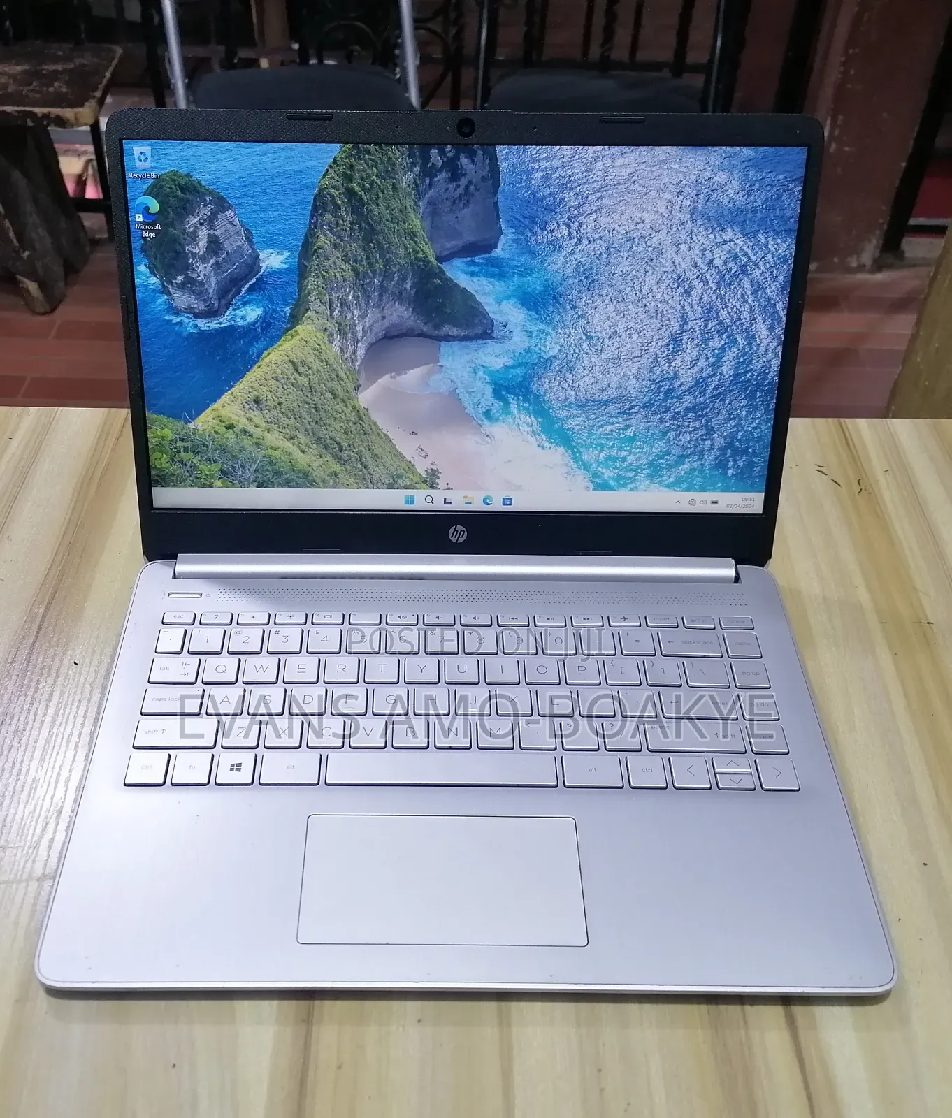 Laptop HP 14-ep0063 8GB AMD SSHD+SSD 250GB