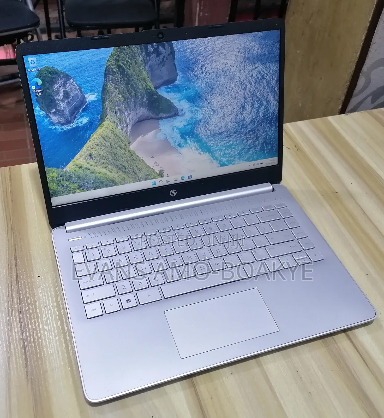 Laptop HP 14-ep0063 8GB AMD SSHD+SSD 250GB