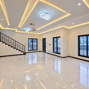 4bdrm House in East Airport, Accra Metropolitan for sale