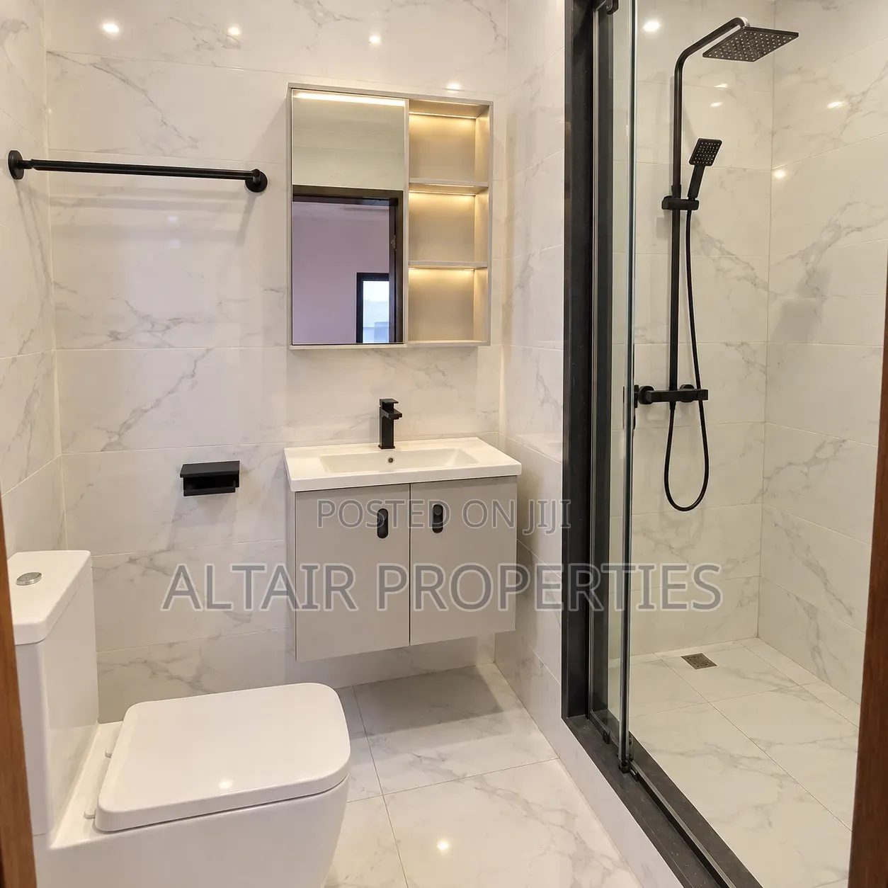 4bdrm House in East Airport, Accra Metropolitan for sale