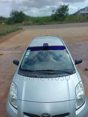 Toyota Corolla Base 4dr Sedan (1.8L 4cyl 5M) 2010 Silver