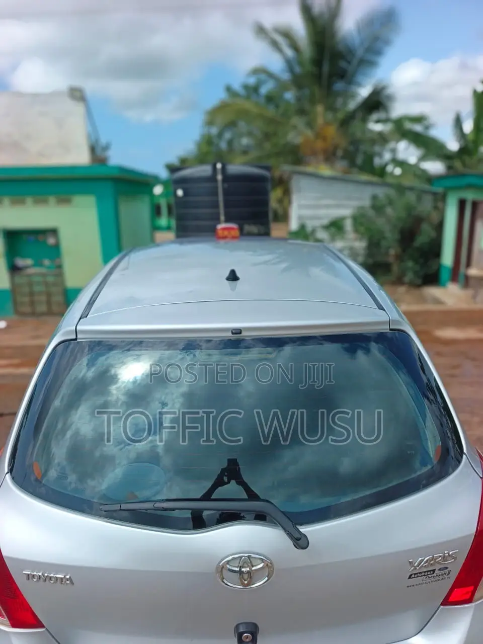 Toyota Corolla Base 4dr Sedan (1.8L 4cyl 5M) 2010 Silver
