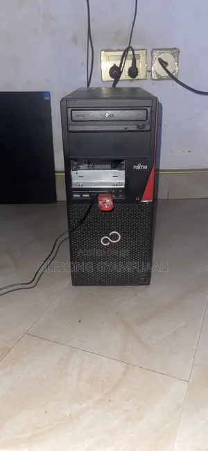 Desktop Computer Fujitsu Esprimo P720 E90+ 8GB Intel Core i5 HDD 500GB