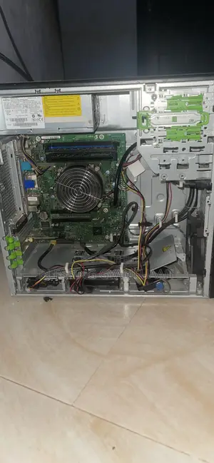 Desktop Computer Fujitsu Esprimo P720 E90+ 8GB Intel Core i5 HDD 500GB