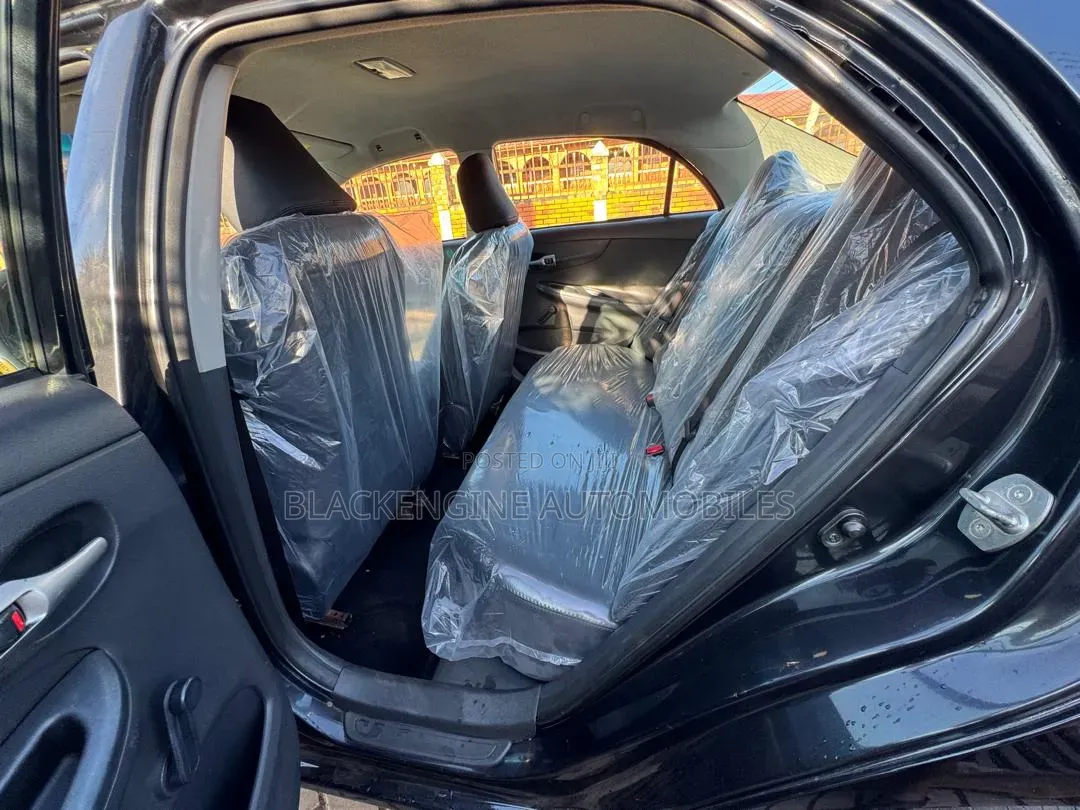 Toyota Corolla LE 4dr Sedan (1.8L 4cyl 4A) 2012 Black