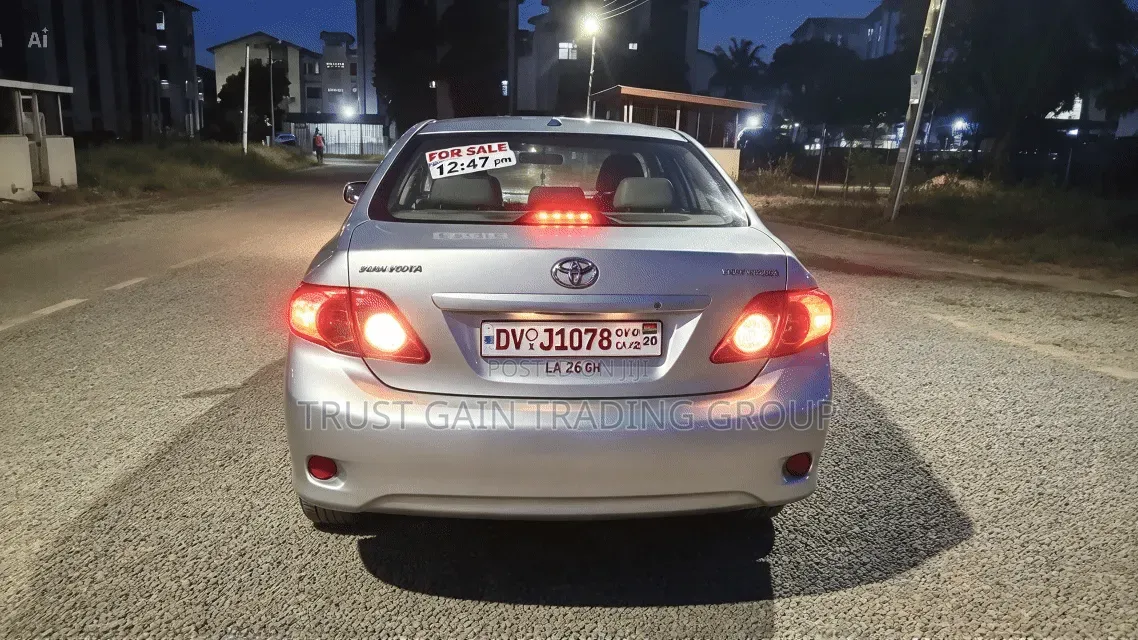 Toyota Corolla LE 4dr Sedan (1.8L 4cyl 4A) 2010 Silver