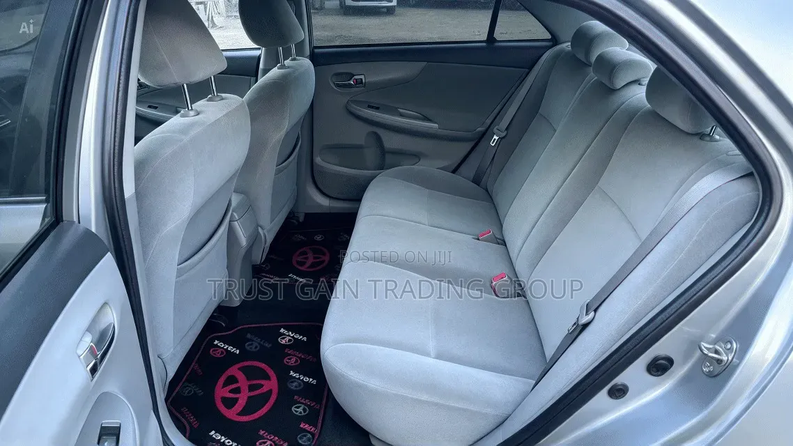 Toyota Corolla LE 4dr Sedan (1.8L 4cyl 4A) 2010 Silver