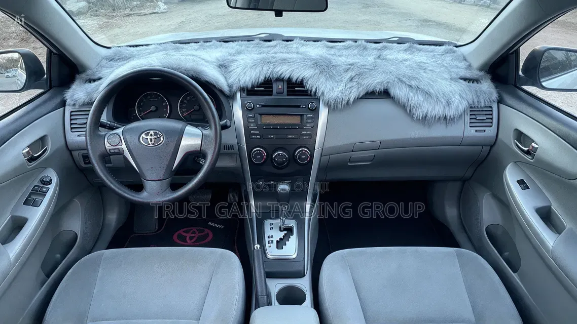 Toyota Corolla LE 4dr Sedan (1.8L 4cyl 4A) 2010 Silver