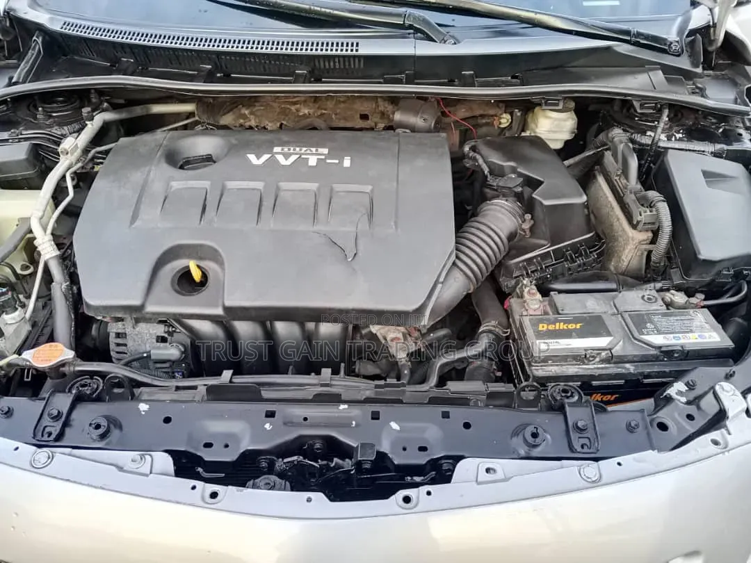 Toyota Corolla LE 4dr Sedan (1.8L 4cyl 4A) 2010 Silver