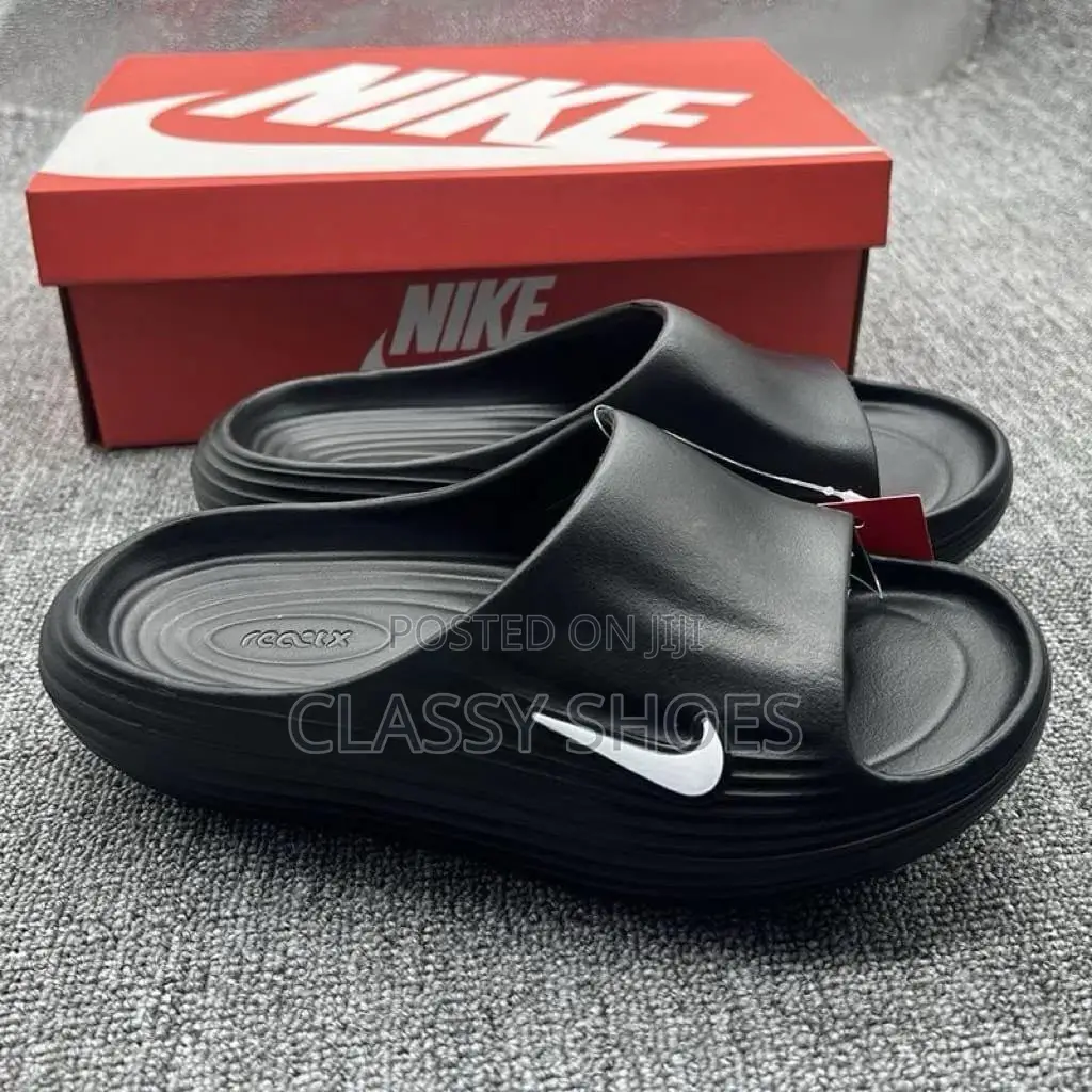 Nike Slides Black and White
