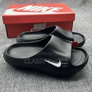 Nike Slides Black and White