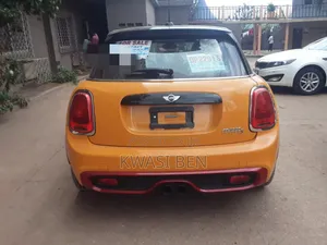 Mini Cooper 2011 Yellow