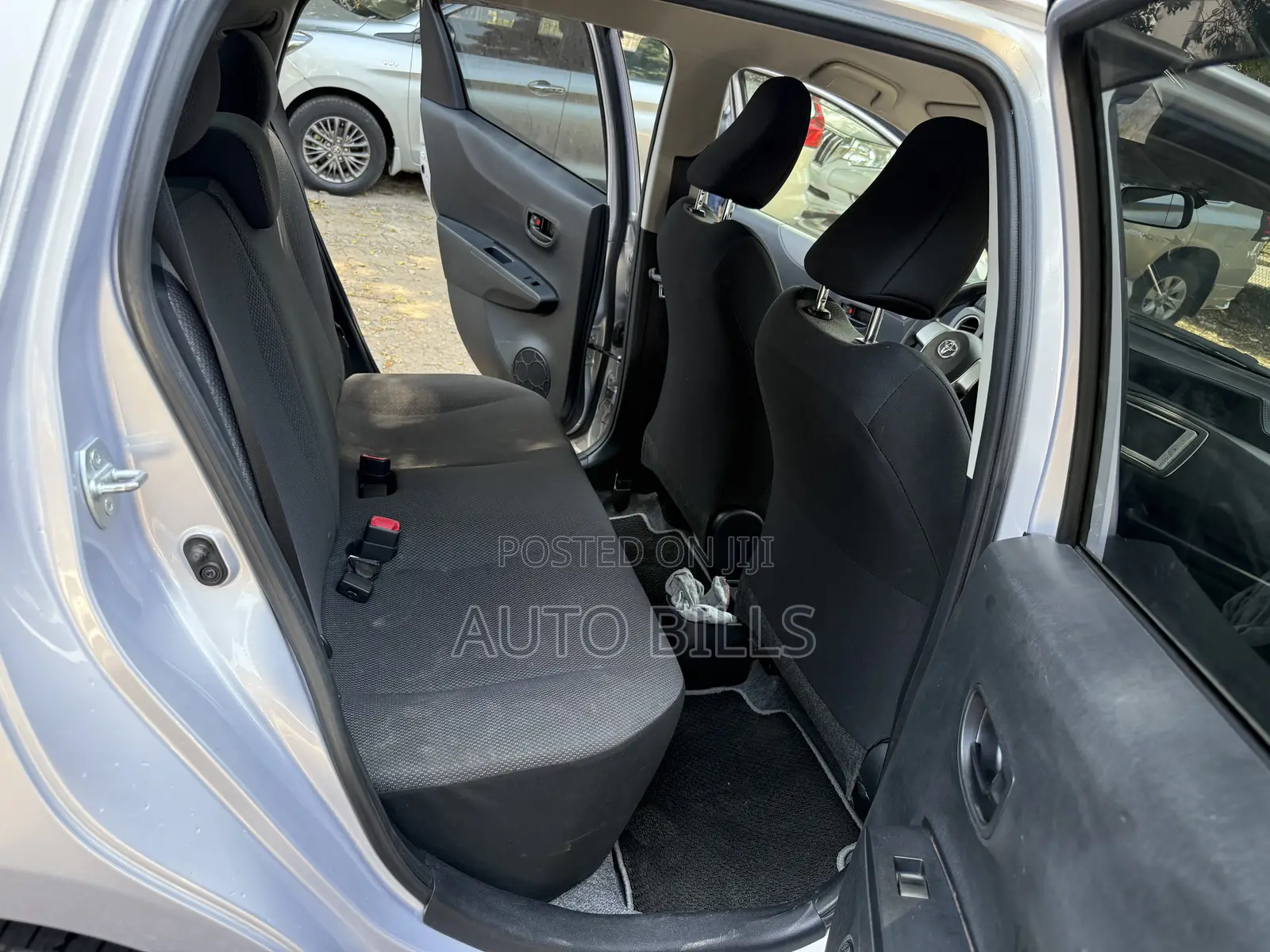 Toyota Vitz 1.5 FWD 5dr 2013 Silver