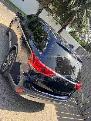 Mitsubishi Outlander 2018 Blue