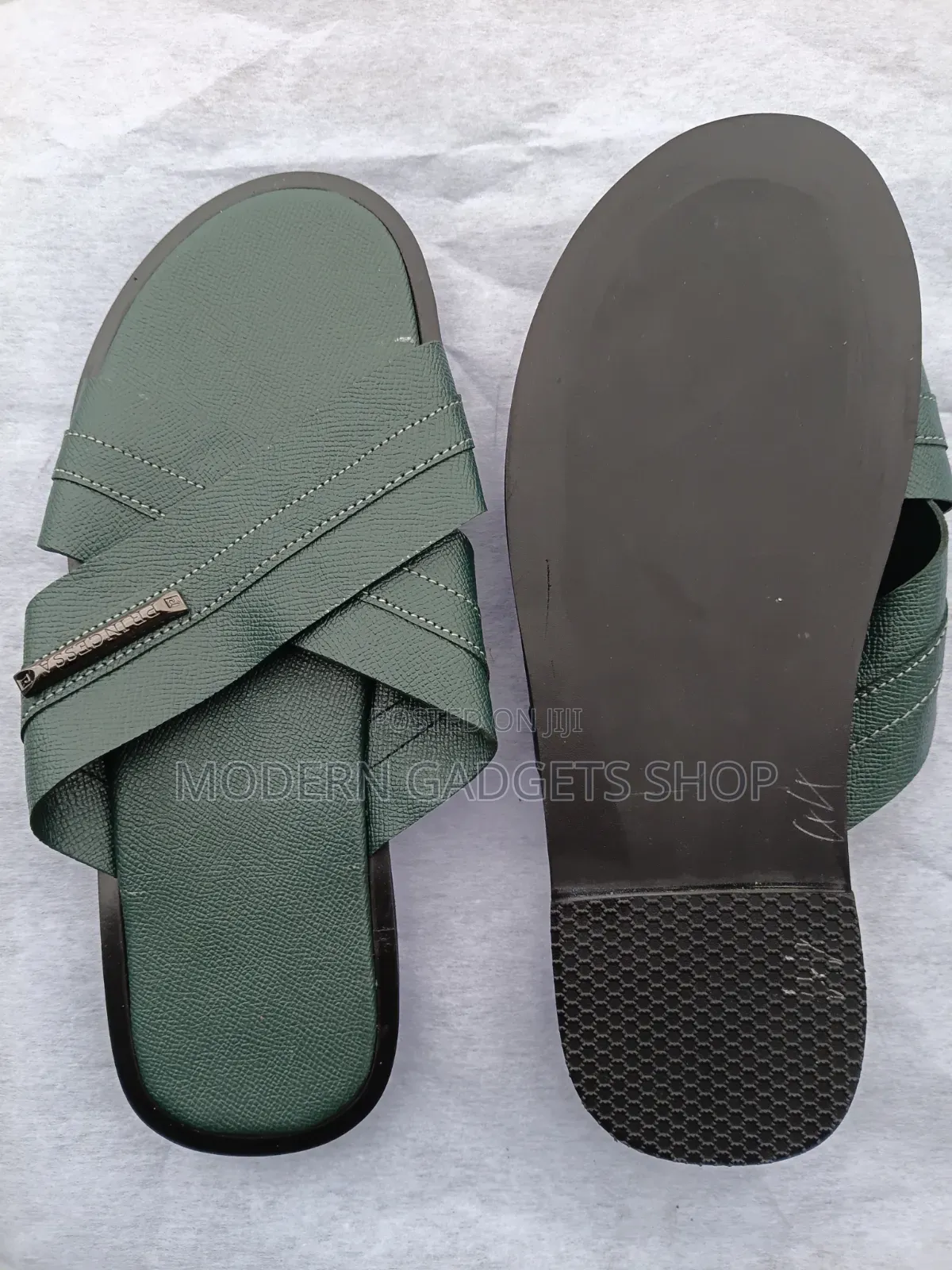 Premium Men’s Cross-Strap Slippers – Stylish Comfortable
