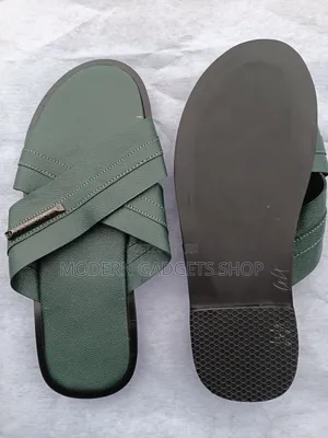 Premium Men’s Cross-Strap Slippers – Stylish Comfortable