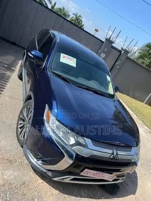 Mitsubishi Outlander 2018 Blue