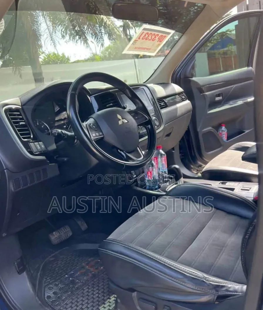 Mitsubishi Outlander 2018 Blue