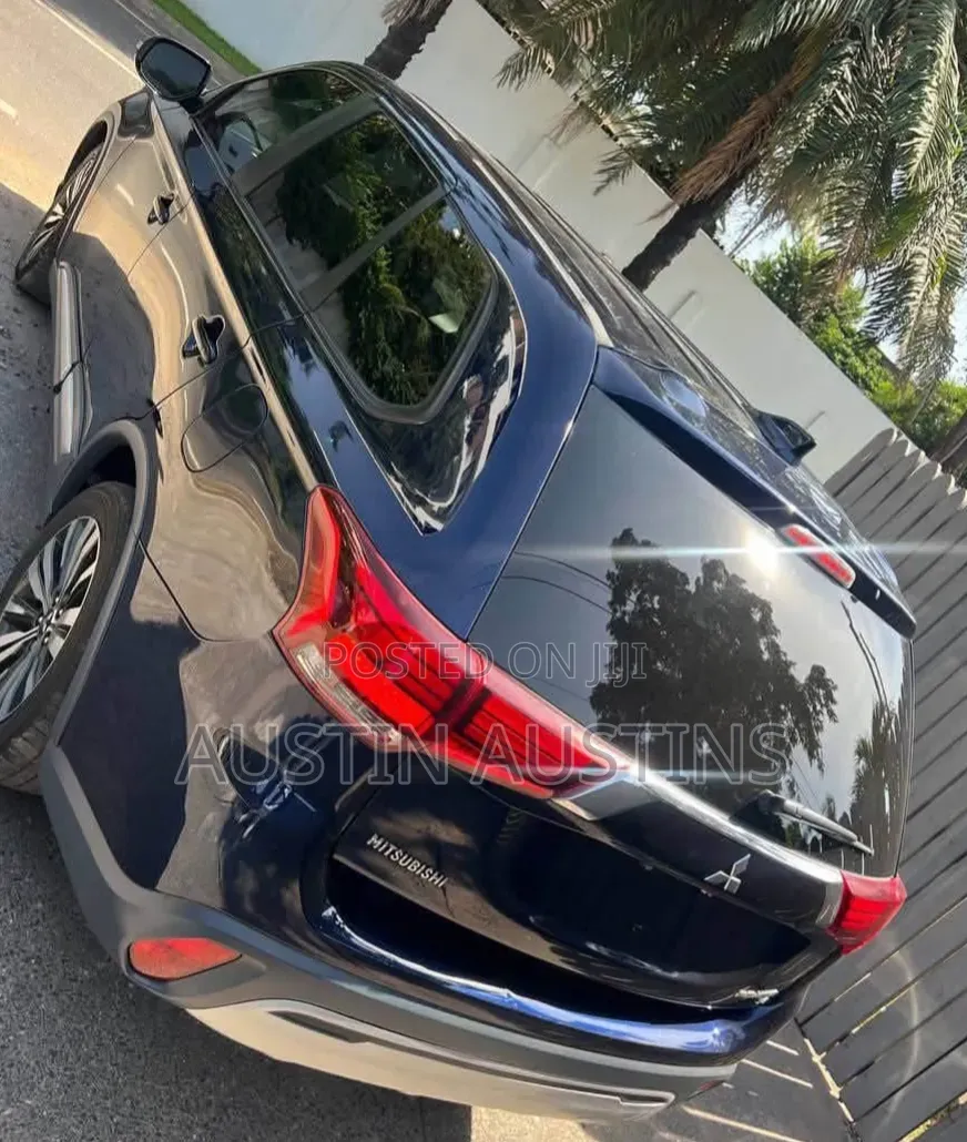 Mitsubishi Outlander 2018 Blue