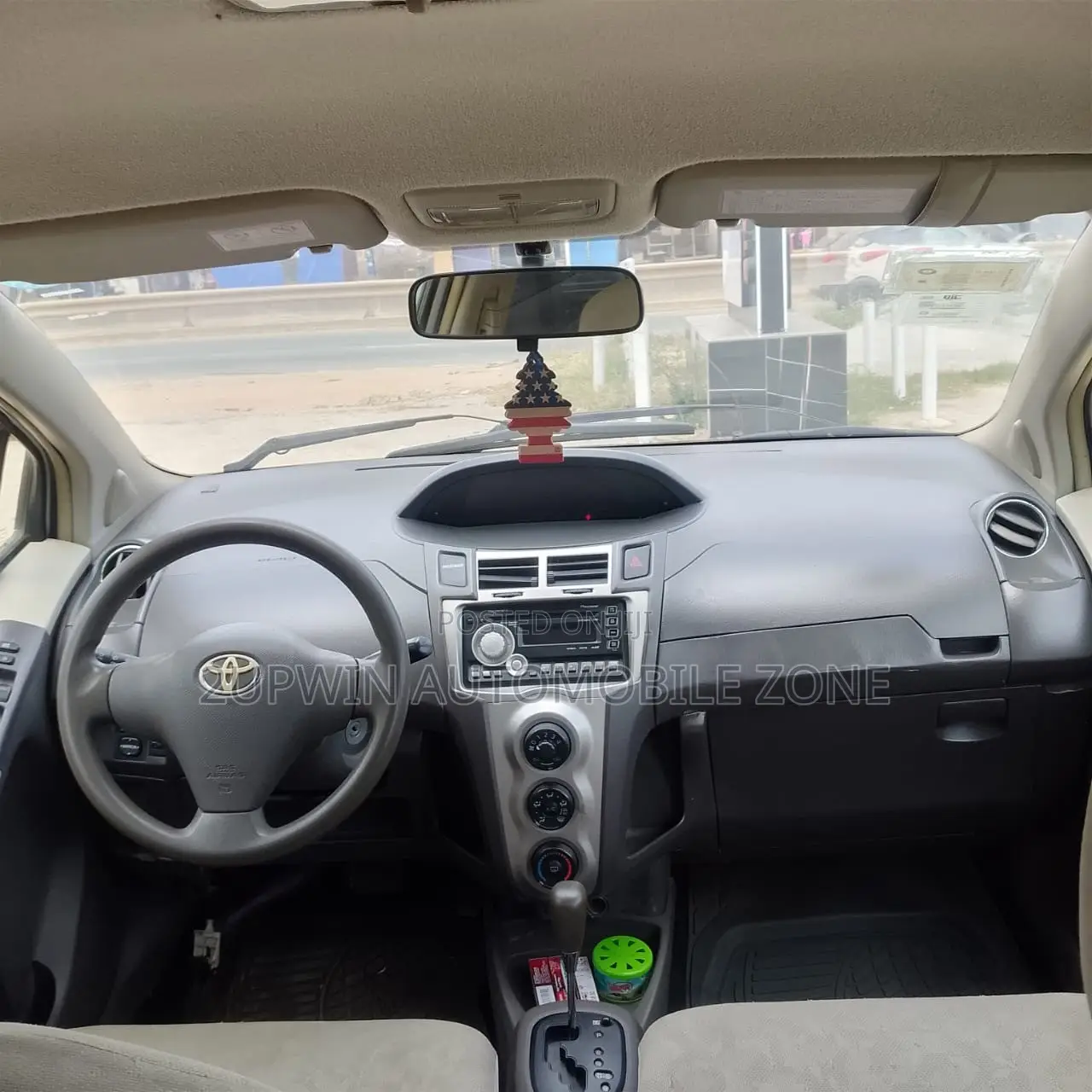Toyota Vitz 2010 Silver