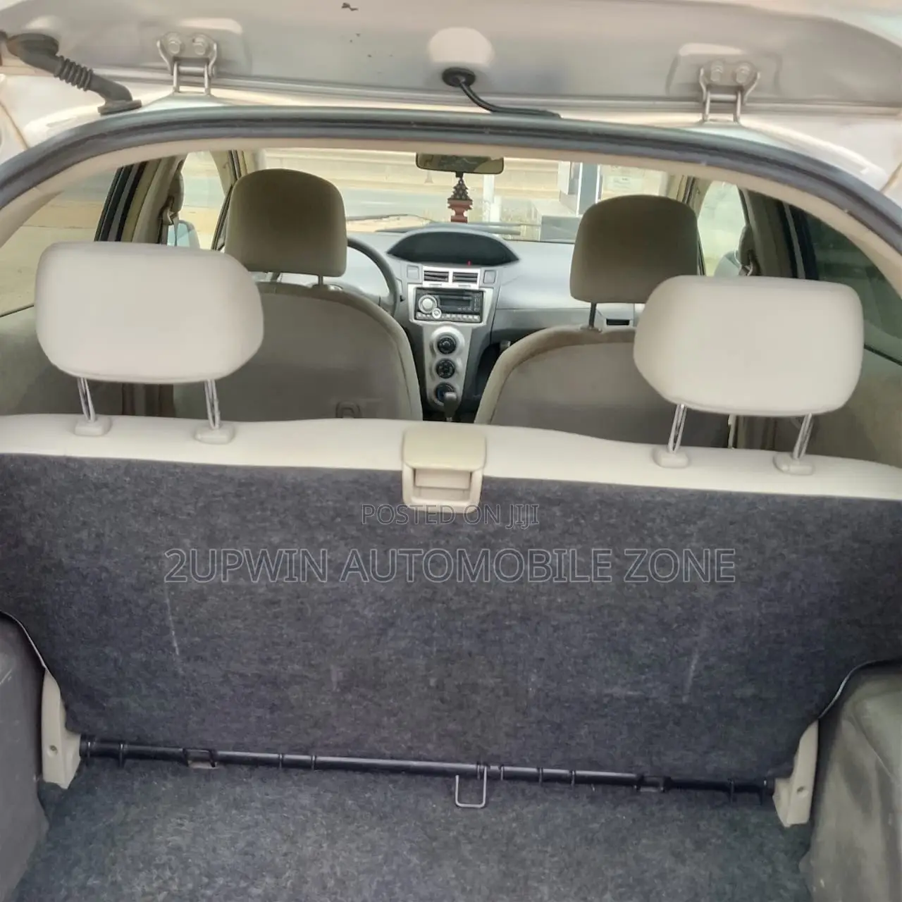 Toyota Vitz 2010 Silver
