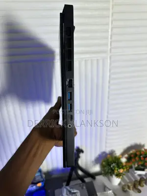 Laptop MSI GS66 Stealth 10UH 16GB Intel Core i7 SSD 1T