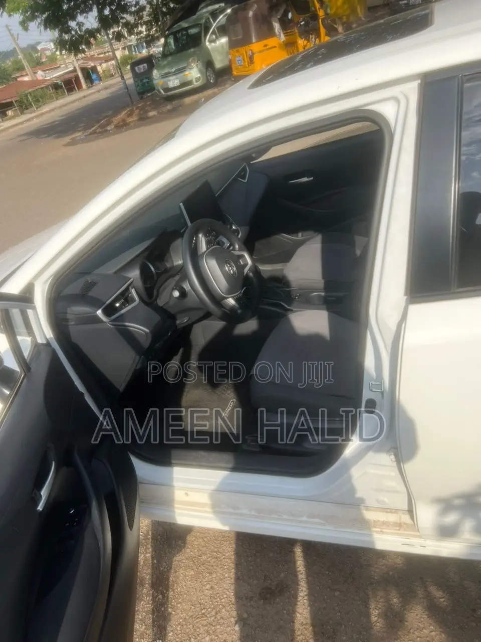 Toyota Corolla LE 2020 White