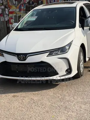 Toyota Corolla LE 2020 White