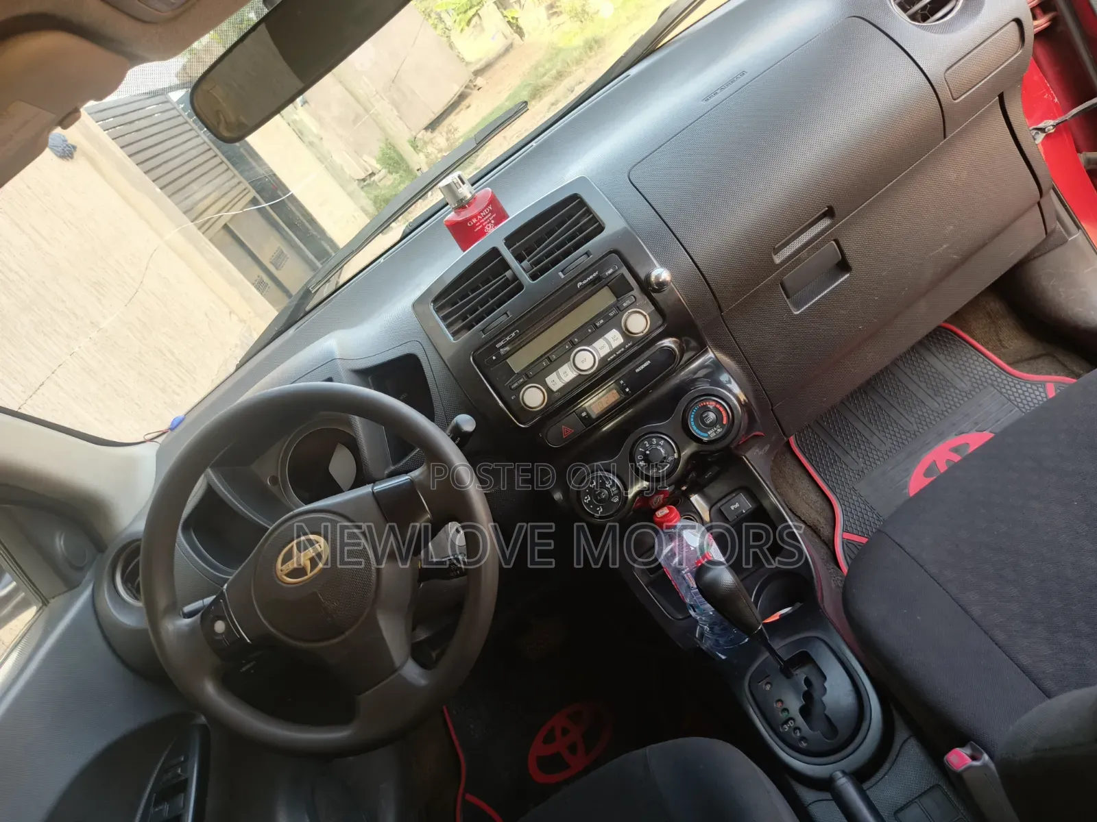 Scion xD Base 2013 Brown