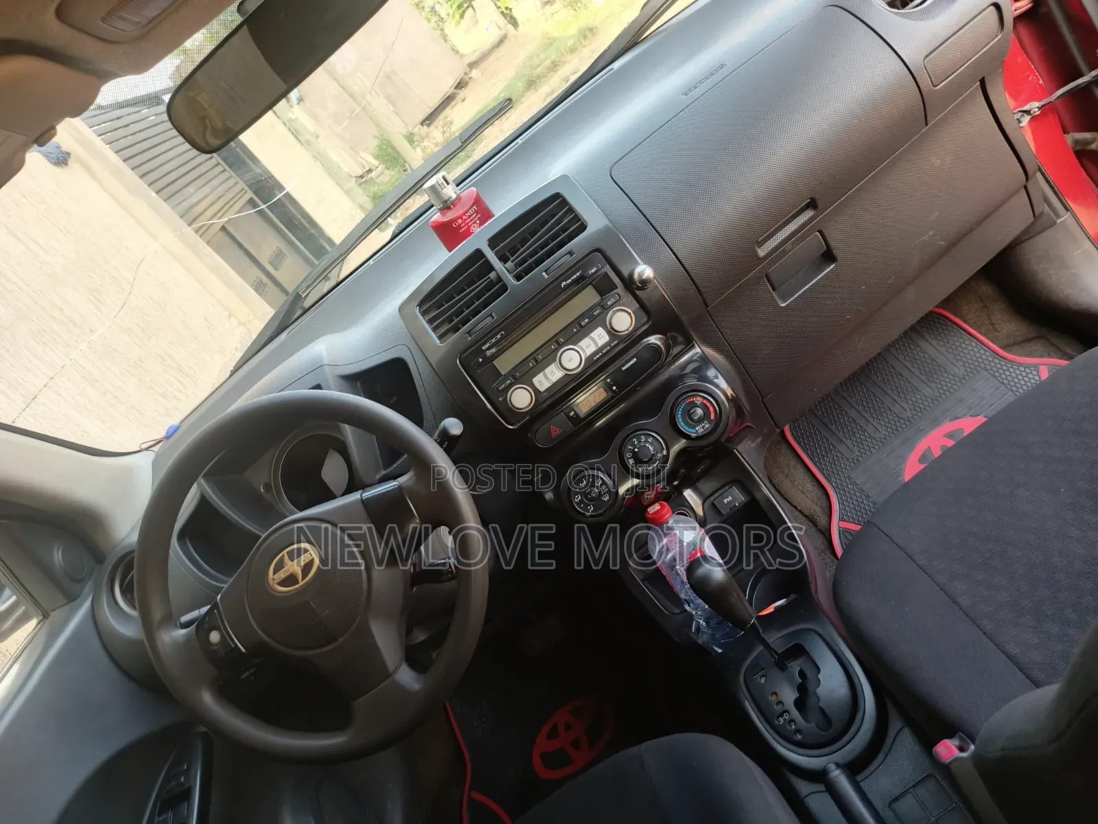 Scion xD Base 2013 Brown