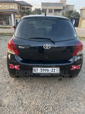 Toyota Vitz 1.0 FWD 5dr 2010 Black