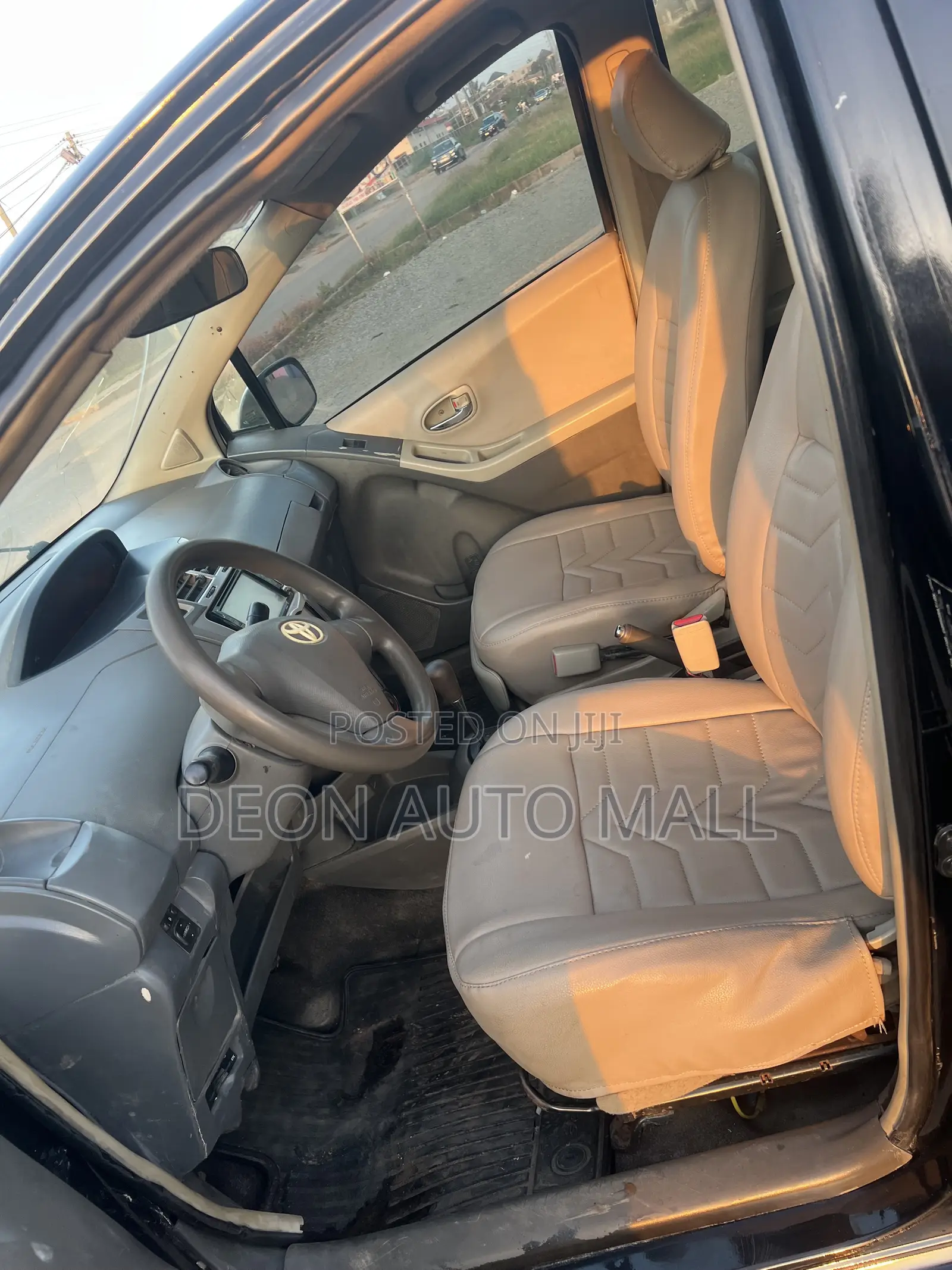 Toyota Vitz 1.0 FWD 5dr 2010 Black