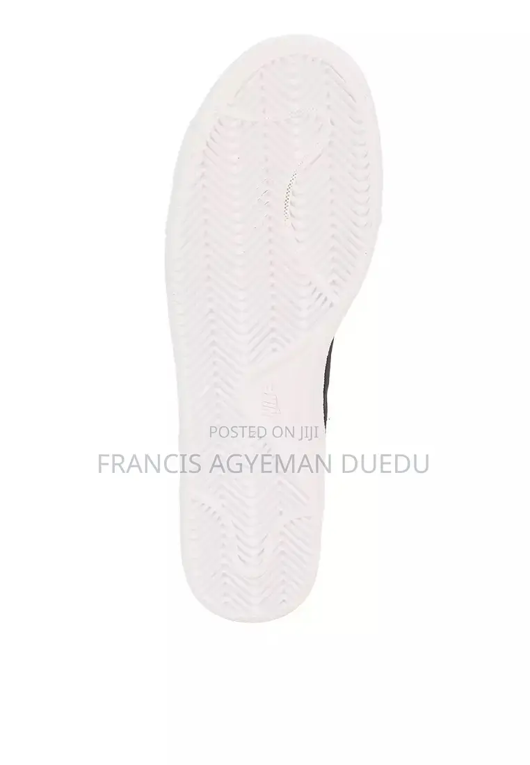 NikeCourt Royale