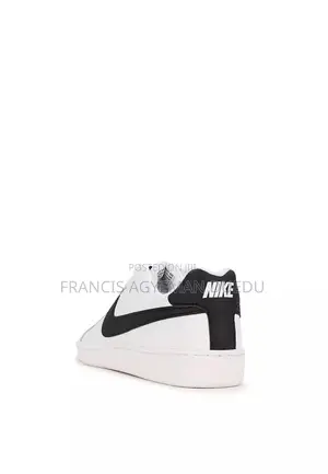 NikeCourt Royale
