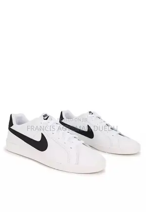 NikeCourt Royale
