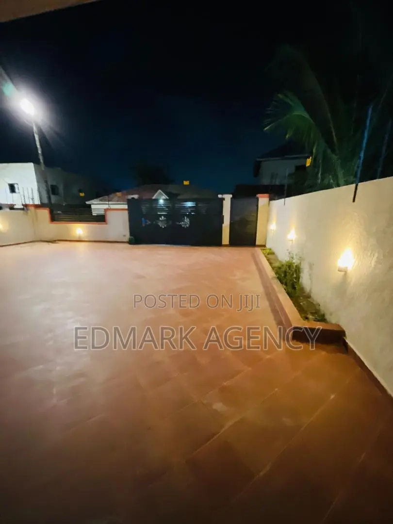 4bdrm House in Oyerifa, Accra Metropolitan for sale
