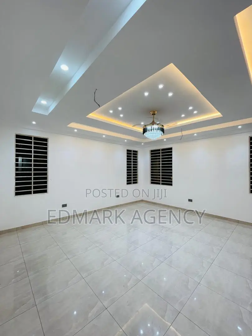 4bdrm House in Oyerifa, Accra Metropolitan for sale