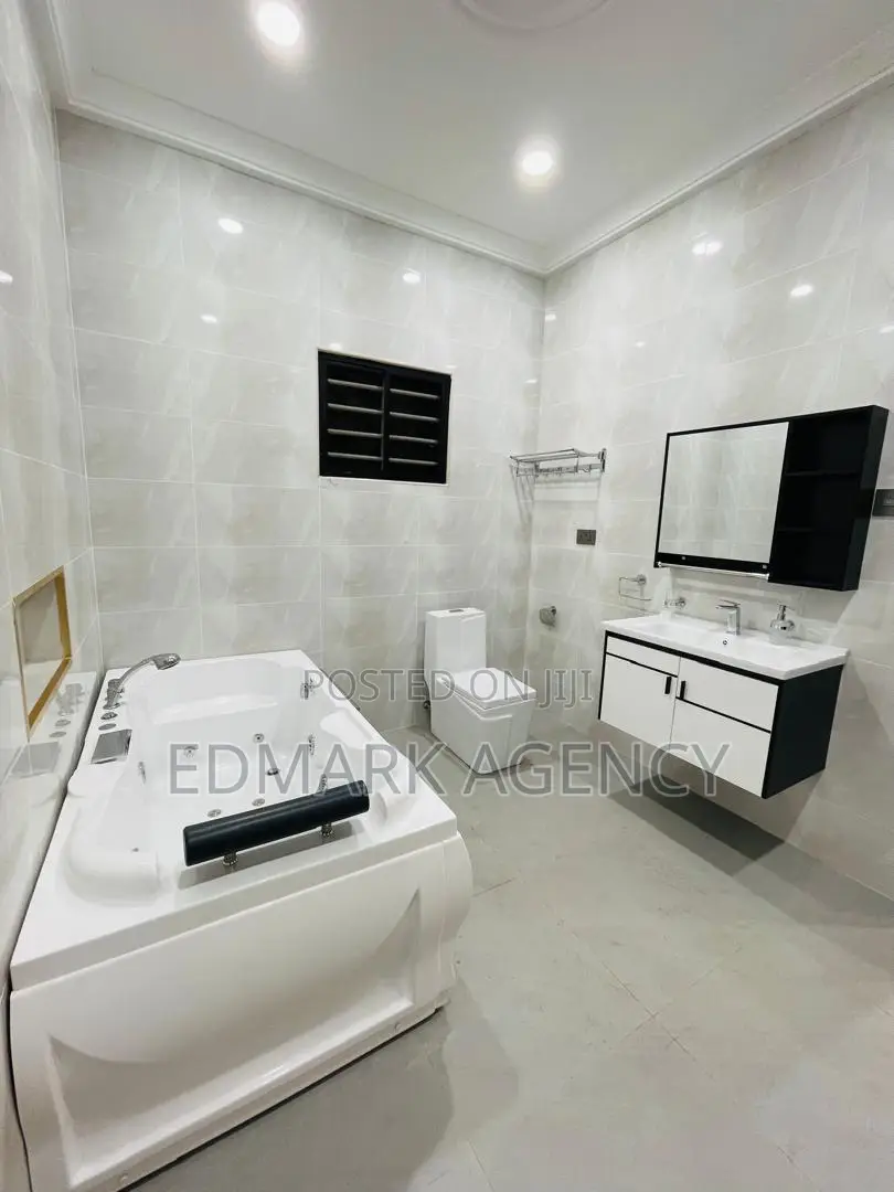 4bdrm House in Oyerifa, Accra Metropolitan for sale