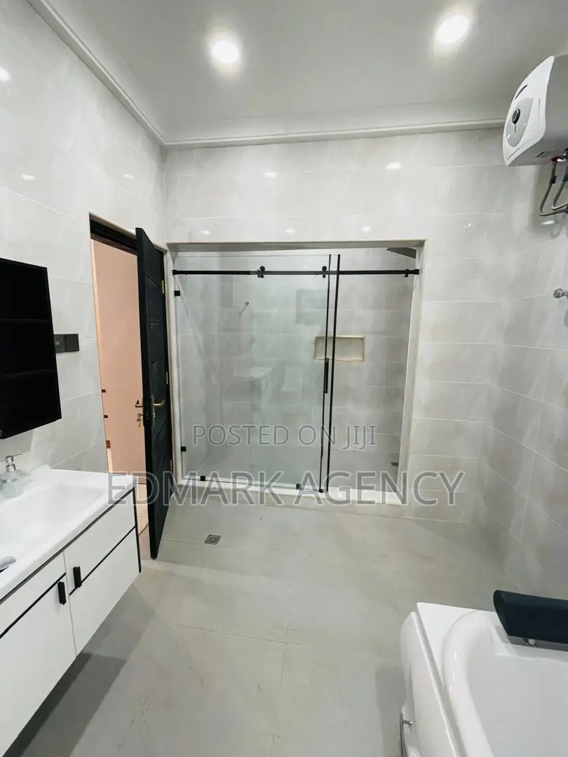 4bdrm House in Oyerifa, Accra Metropolitan for sale