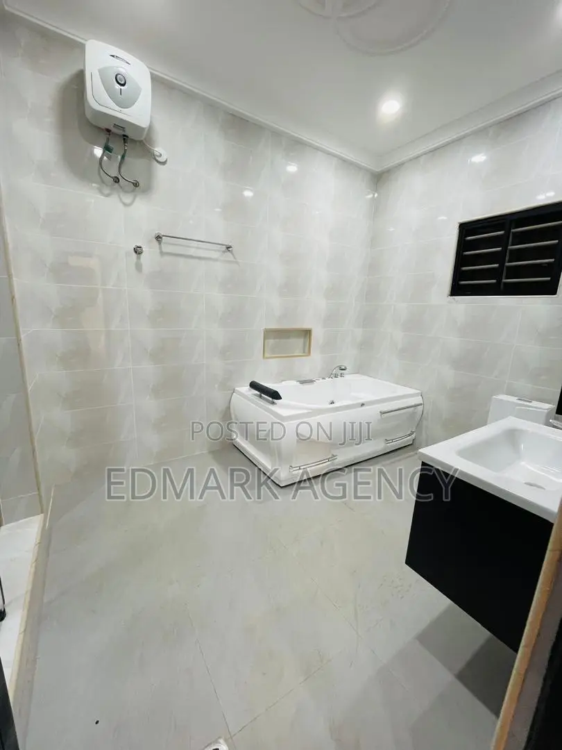 4bdrm House in Oyerifa, Accra Metropolitan for sale