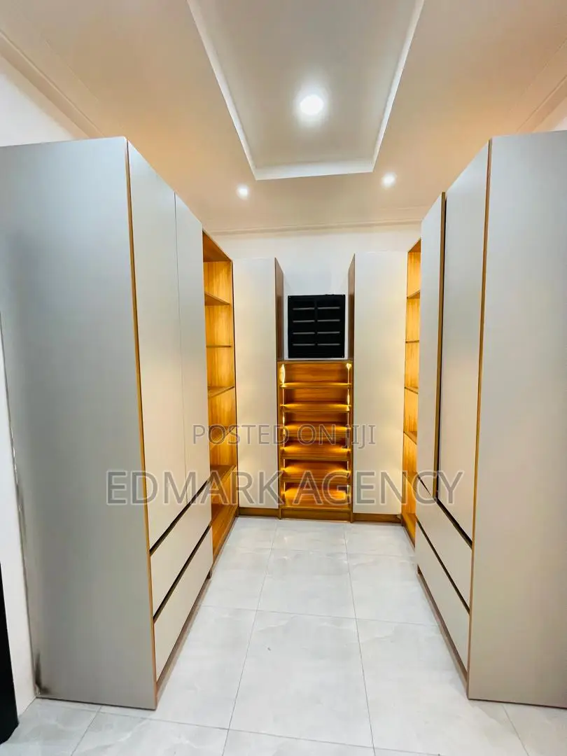 4bdrm House in Oyerifa, Accra Metropolitan for sale