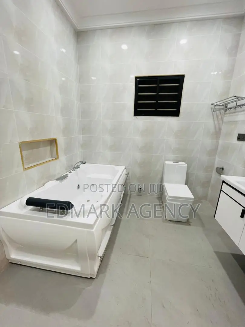 4bdrm House in Oyerifa, Accra Metropolitan for sale