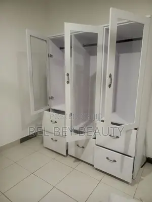 Wardrobe for Pick Up in Adenta